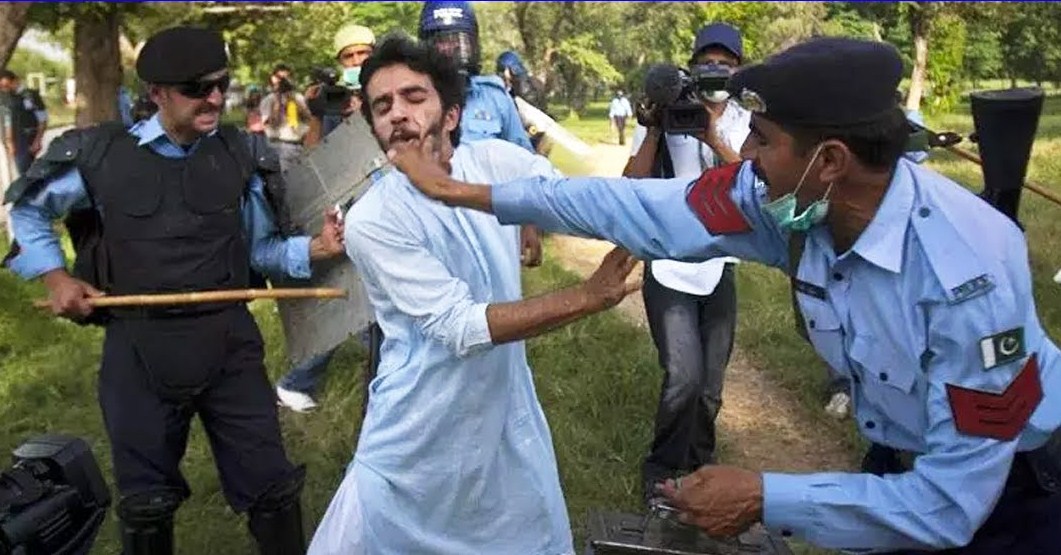 تعلیمی اداروں میں بڑھتے جبر سے کیسے لڑا جائے؟
