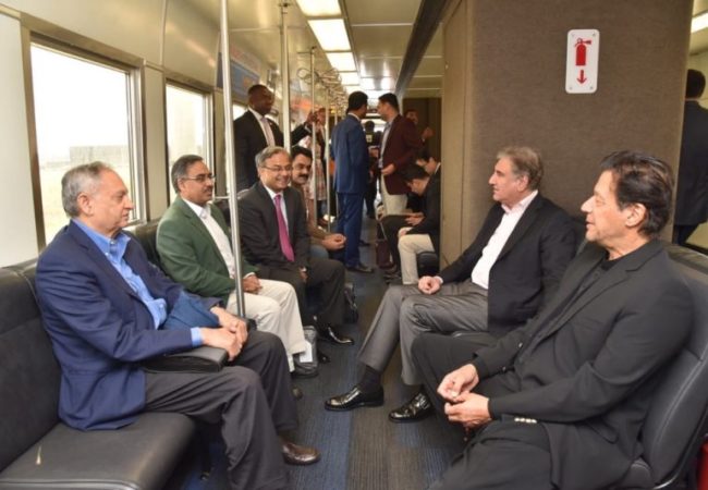 دربارِ ٹرمپ میں….