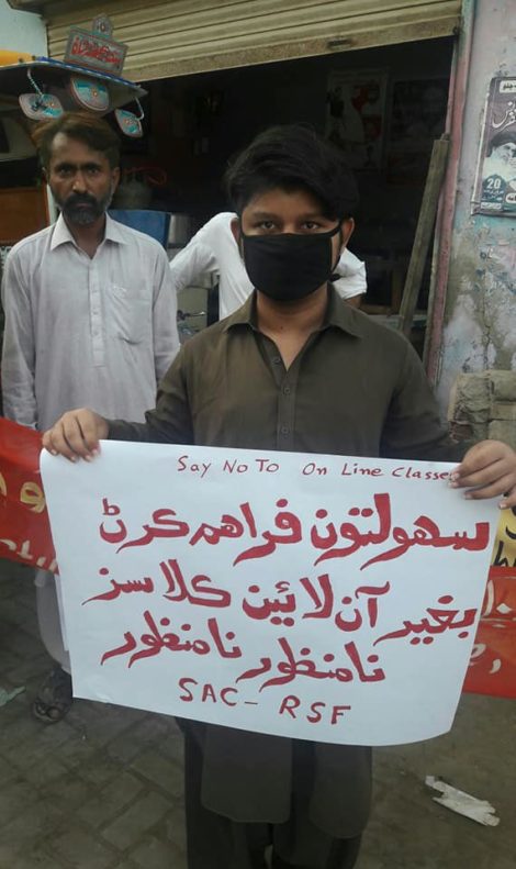 Protest again online classes and university fees (12)